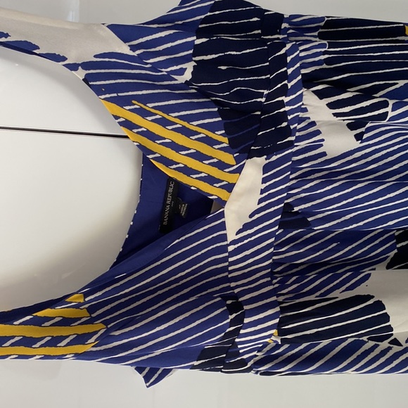 Banana republic empire colourful dress with flattering cleavage - Picture 3 of 5